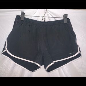 Nike DRIFIT shorts w/ mesh lining